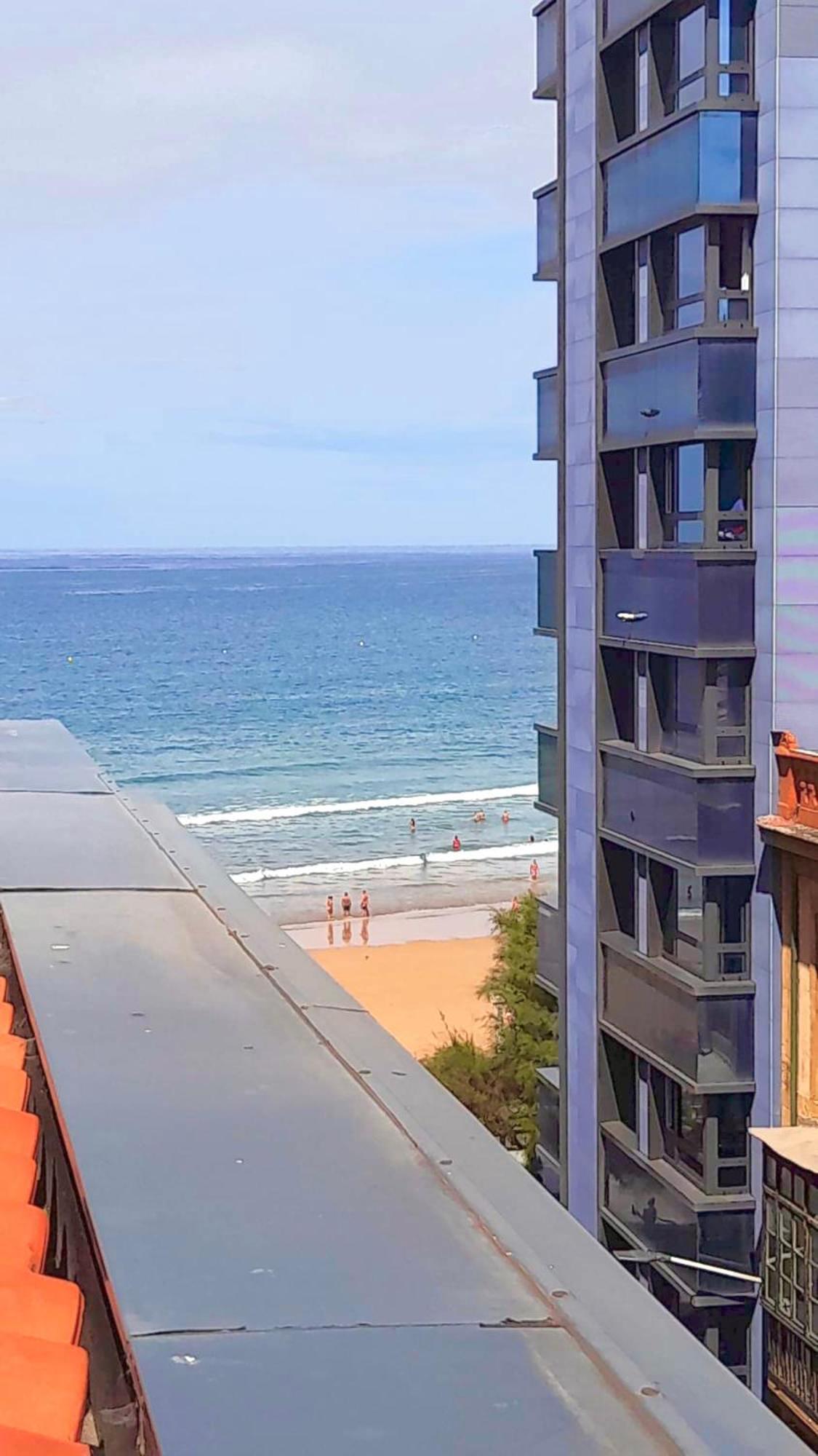 Atico Con Terraza En Playa De San Lorenzo Gijón Eksteriør billede